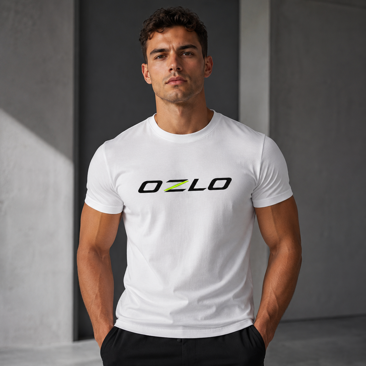 Modelo usando camiseta OZLO